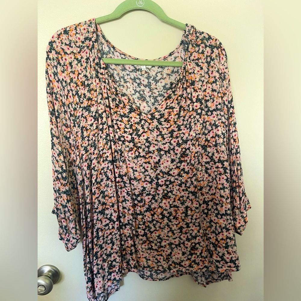 2X floral print 3/4 sleeve blouse!